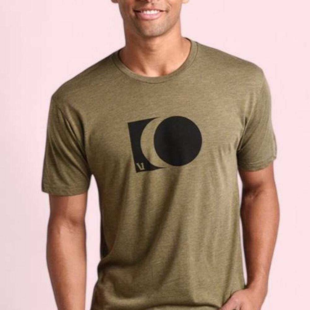 Vuori Men's Size Medium olive heather performance tee athleisure quiet luxury